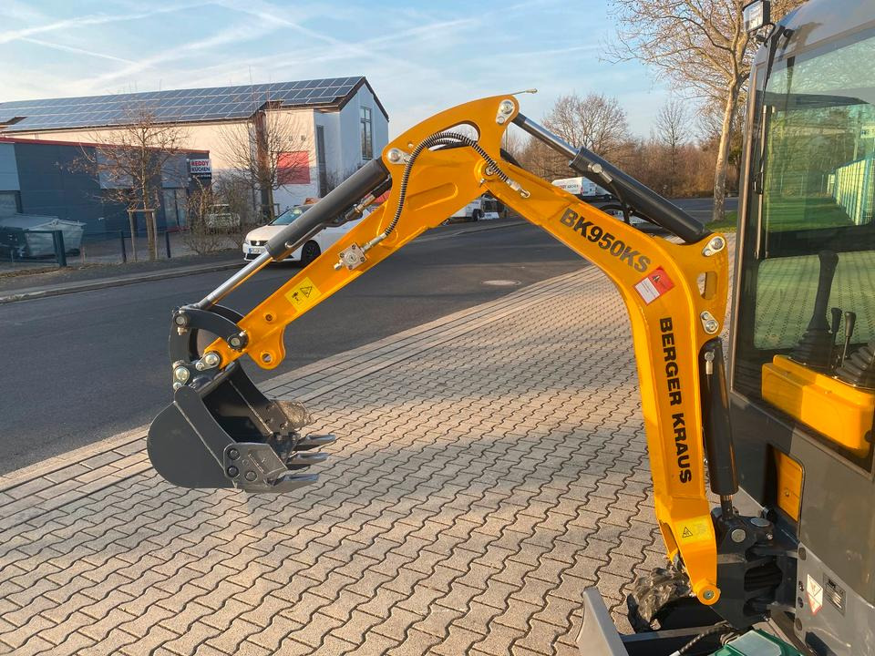 Minibagger BK950KS + Schaufelpaket *INKL.19% MWST*BERGER KRAUS*KABINE*SOFORT!* - Mini rýpadlo: obrázok 4 Minibagger BK950KS + Schaufelpaket *INKL.19% MWST*BERGER KRAUS*KABINE*SOFORT!* - Mini rýpadlo: obrázok 4