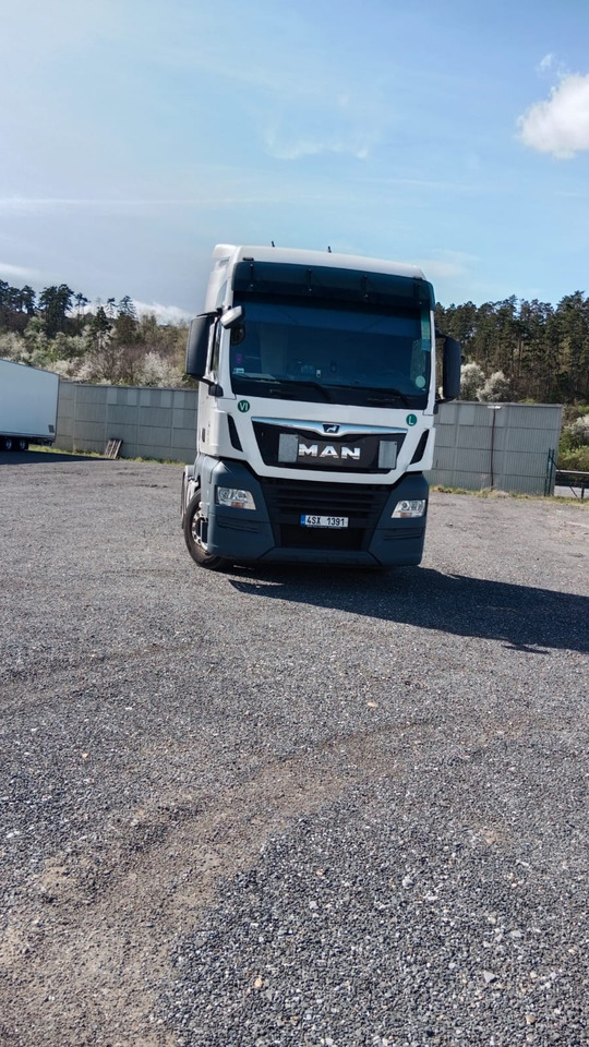 MAN TGX 18.500 4X2 XXL Retarder 2x Tanks Euro 6 - Ťahač: obrázok 1 MAN TGX 18.500 4X2 XXL Retarder 2x Tanks Euro 6 - Ťahač: obrázok 1