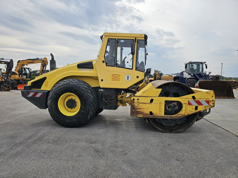 BOMAG BW213DH-4 BVC - Kompaktor: obrázok 4 BOMAG BW213DH-4 BVC - Kompaktor: obrázok 4