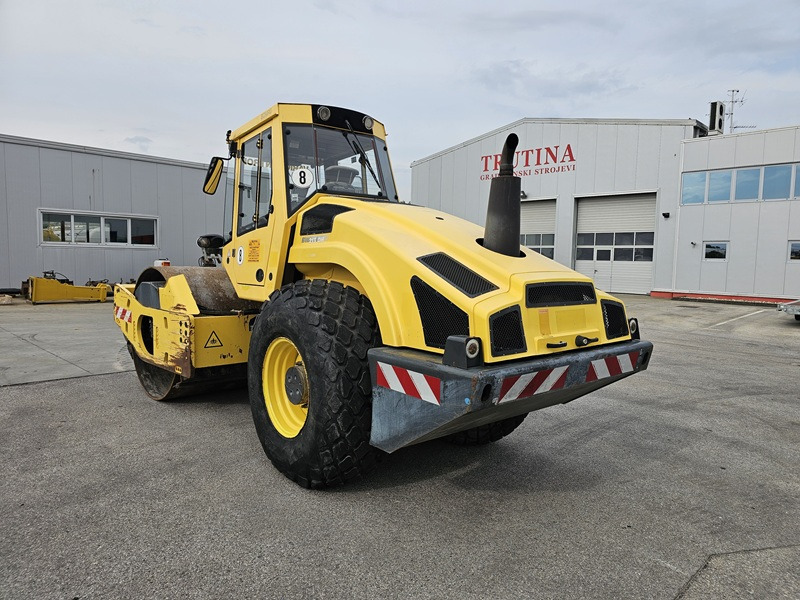 BOMAG BW213DH-4 BVC - Kompaktor: obrázok 2 BOMAG BW213DH-4 BVC - Kompaktor: obrázok 2