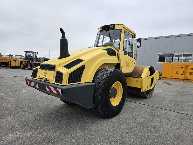 BOMAG BW213DH-4 - Kompaktor: obrázok 3 BOMAG BW213DH-4 - Kompaktor: obrázok 3