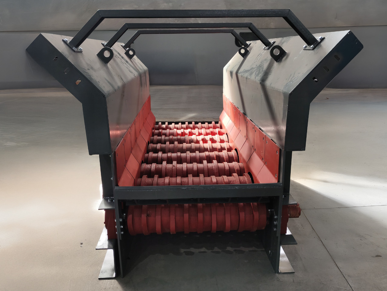 CONSTMACH Hochleistungs-WOBBLER-FEEDER – Die Ideale Lösung für Gleichmäßige und Kontrollierte Materialzufuhr - Banské stroj: obrázok 1 CONSTMACH Hochleistungs-WOBBLER-FEEDER – Die Ideale Lösung für Gleichmäßige und Kontrollierte Materialzufuhr - Banské stroj: obrázok 1