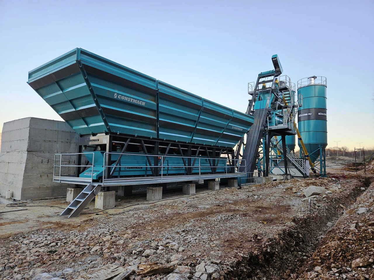 Constmach 120 m³/h Compact Concrete Batching Plant - Betonáreň: obrázok 1 Constmach 120 m³/h Compact Concrete Batching Plant - Betonáreň: obrázok 1