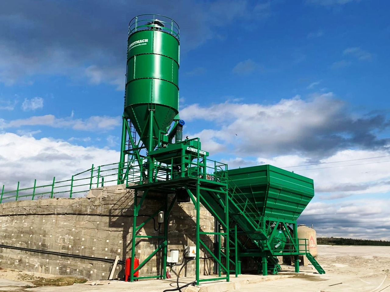 Constmach 60 m³/h Dry Type Concrete Batching Plant - Betonáreň: obrázok 2 Constmach 60 m³/h Dry Type Concrete Batching Plant - Betonáreň: obrázok 2