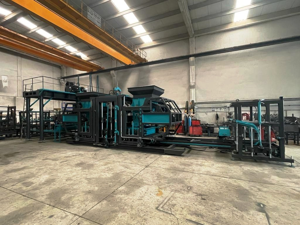 Constmach Bs-42 Maschine zur Brikettierung (Betonsteinfertigungsmaschine) - Vibrolis: obrázok 1 Constmach Bs-42 Maschine zur Brikettierung (Betonsteinfertigungsmaschine) - Vibrolis: obrázok 1