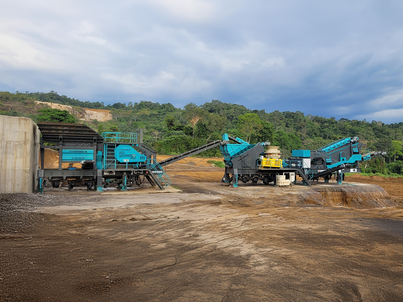 Constmach Installation Mobile De Concassage À Mâchoires D'une Capacité De 250 À 300 T/h - Mobilný drvič: obrázok 2 Constmach Installation Mobile De Concassage À Mâchoires D'une Capacité De 250 À 300 T/h - Mobilný drvič: obrázok 2
