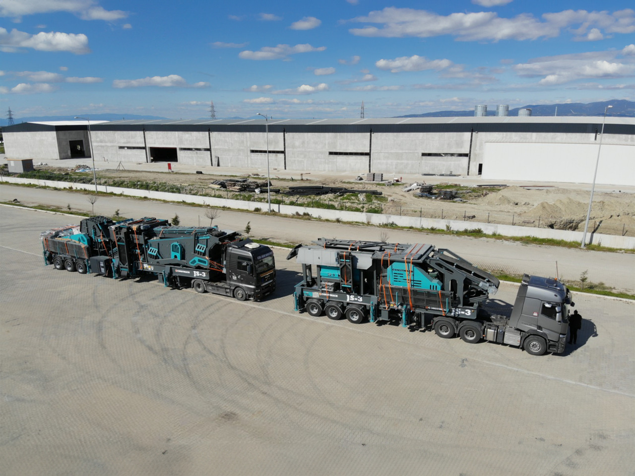 Constmach Installation Mobile De Concassage De Pierres D'une Capacité De 300 Tonnes - Mobilný drvič: obrázok 1 Constmach Installation Mobile De Concassage De Pierres D'une Capacité De 300 Tonnes - Mobilný drvič: obrázok 1