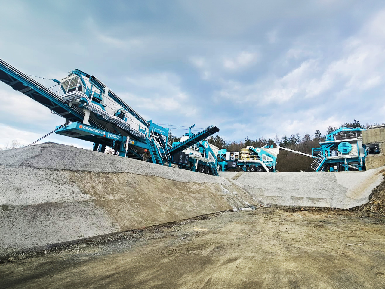 Constmach Station Mobile De Concassage À Percussion D'une Capacité De Production De 300 Tonnes - Mobilný drvič: obrázok 2 Constmach Station Mobile De Concassage À Percussion D'une Capacité De Production De 300 Tonnes - Mobilný drvič: obrázok 2