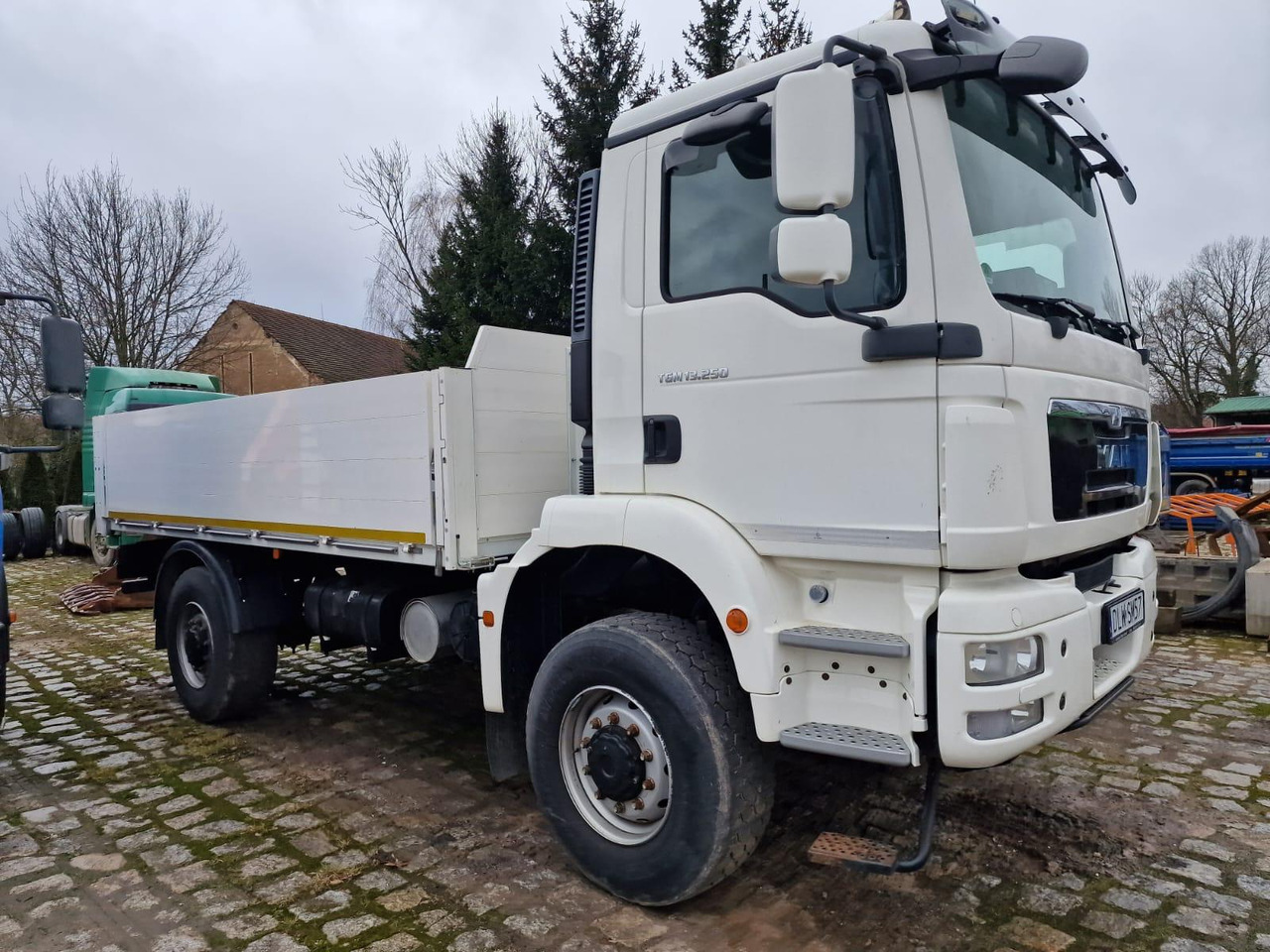 MAN 13.250 - Nákladné auto: obrázok 4 MAN 13.250 - Nákladné auto: obrázok 4