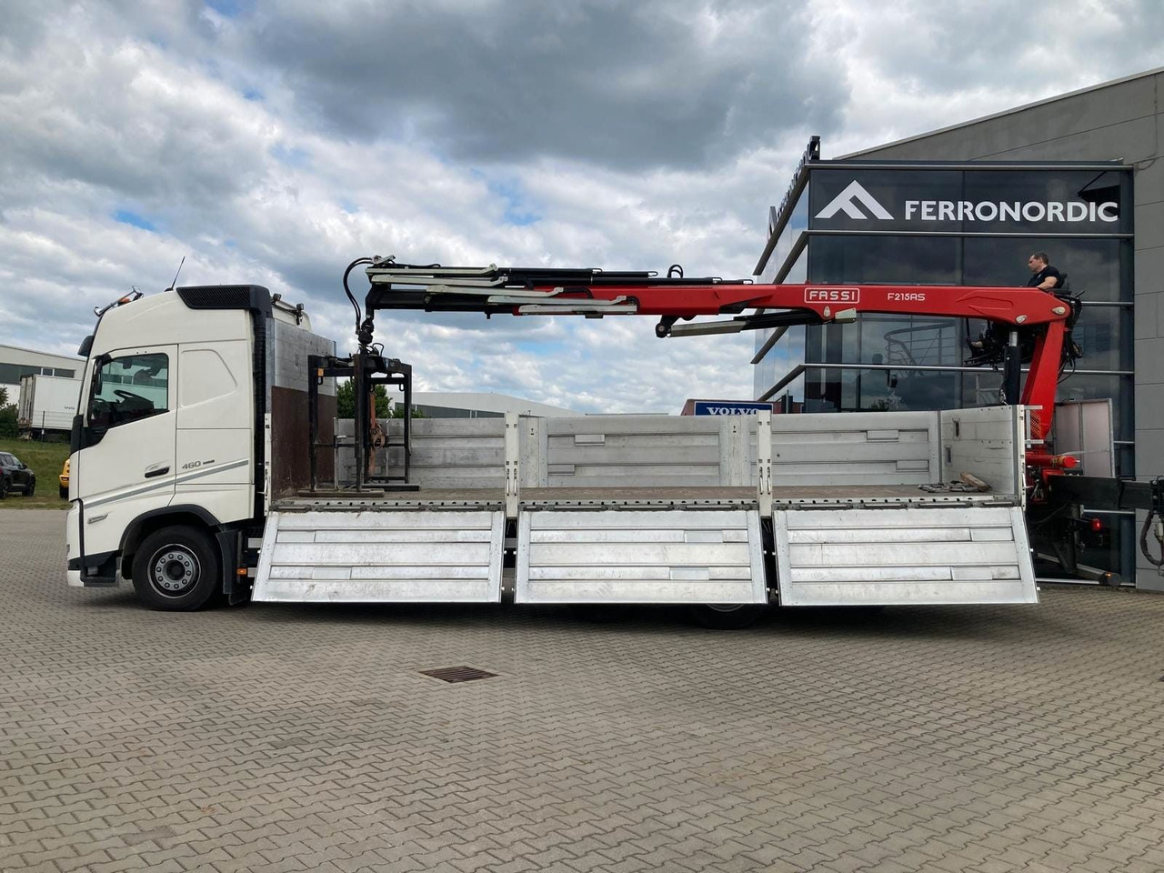 Volvo FH460 8x2 TRIDEM VLA&NLA gelenkt*FASSI F215AS.24 - Auto s hydraulickou rukou: obrázok 3 Volvo FH460 8x2 TRIDEM VLA&NLA gelenkt*FASSI F215AS.24 - Auto s hydraulickou rukou: obrázok 3