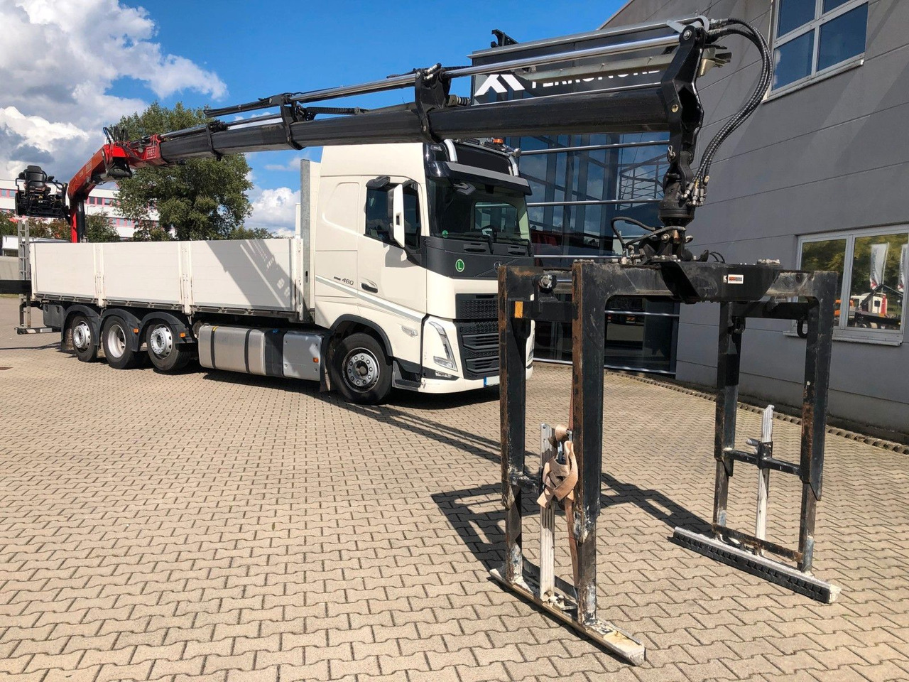 Volvo FH460 8x2 TRIDEM VLA&NLA gelenkt*FASSI F215AS.24 - Valníkový/ Plošinový nákladný automobil, Auto s hydraulickou rukou: obrázok 3 Volvo FH460 8x2 TRIDEM VLA&NLA gelenkt*FASSI F215AS.24 - Valníkový/ Plošinový nákladný automobil, Auto s hydraulickou rukou: obrázok 3