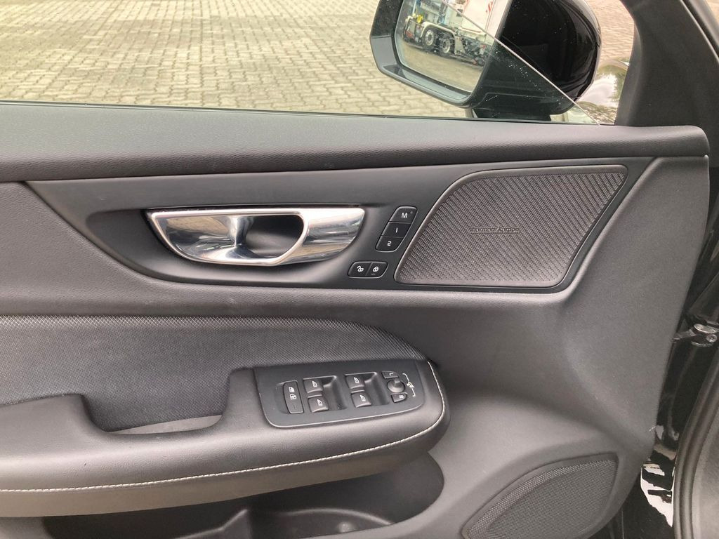 Volvo S60 T5 Lim. R-Design Volvo S60 T5 Lim. R-Design - Sedan: obrázok 5 Volvo S60 T5 Lim. R-Design Volvo S60 T5 Lim. R-Design - Sedan: obrázok 5