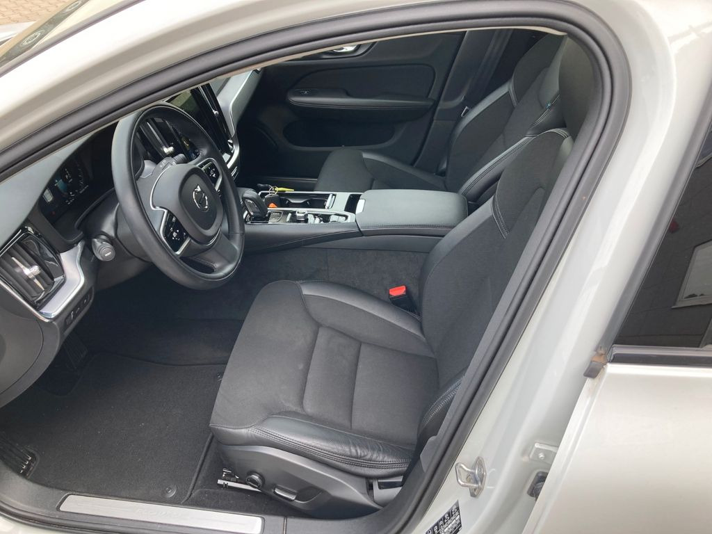 Volvo V60 T6 AWD R-Design Expression Recharge Plug-In Volvo V60 T6 AWD R-Design Expression Recharge Plug-In - Kombi: obrázok 5 Volvo V60 T6 AWD R-Design Expression Recharge Plug-In Volvo V60 T6 AWD R-Design Expression Recharge Plug-In - Kombi: obrázok 5