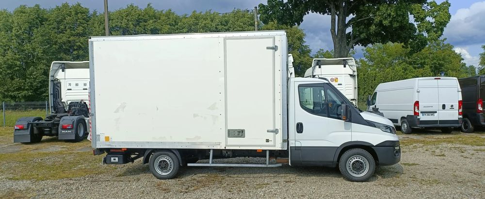 Iveco Daily 35S16 - Dodávka skriňová nadstavba: obrázok 4 Iveco Daily 35S16 - Dodávka skriňová nadstavba: obrázok 4