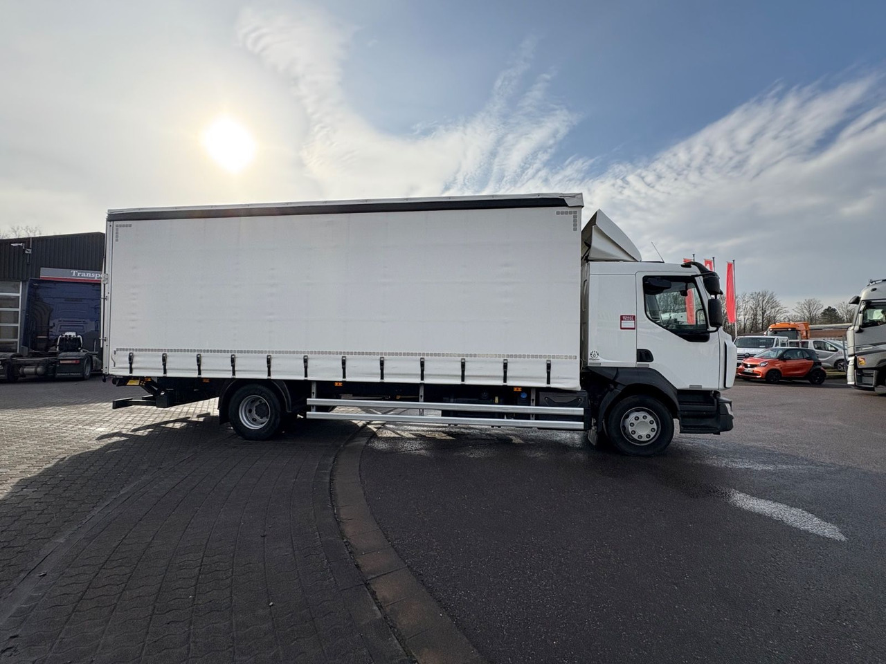 Renault D 16.280 Curtainsider - Plachtové nákladné vozidlo: obrázok 4 Renault D 16.280 Curtainsider - Plachtové nákladné vozidlo: obrázok 4
