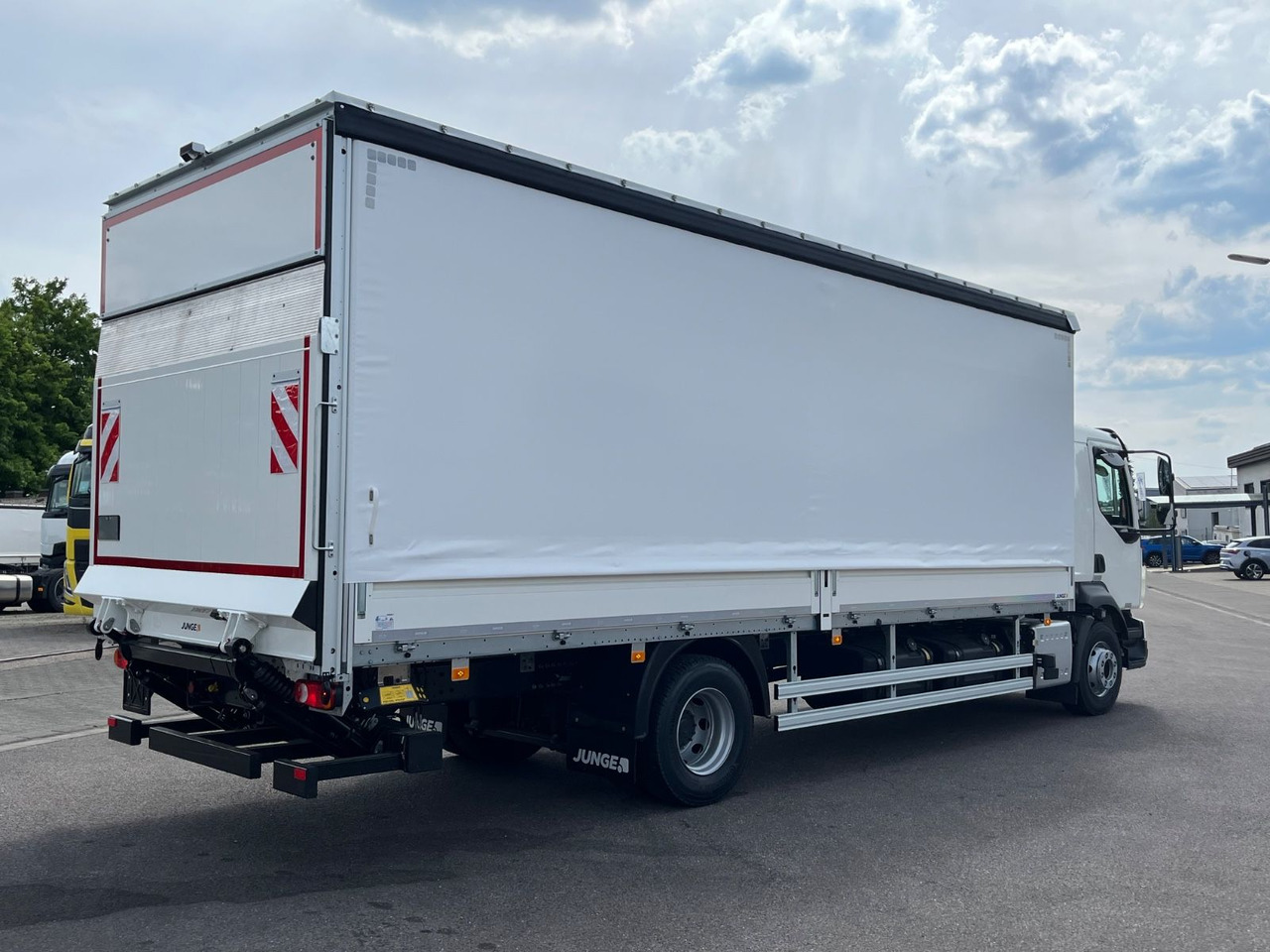 Volvo FL 14.245 Junge Schiebeplanenaufbau LBW - Plachtové nákladné vozidlo: obrázok 5 Volvo FL 14.245 Junge Schiebeplanenaufbau LBW - Plachtové nákladné vozidlo: obrázok 5