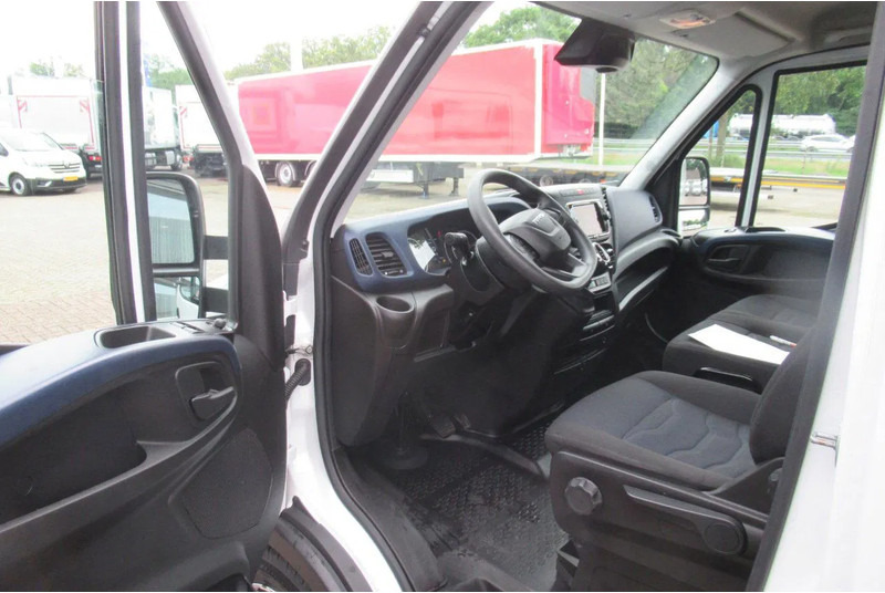 Iveco Daily 35C16 Bak+Klep Automaat Laadklep Airco Camera - Dodávka skriňová nadstavba: obrázok 5 Iveco Daily 35C16 Bak+Klep Automaat Laadklep Airco Camera - Dodávka skriňová nadstavba: obrázok 5