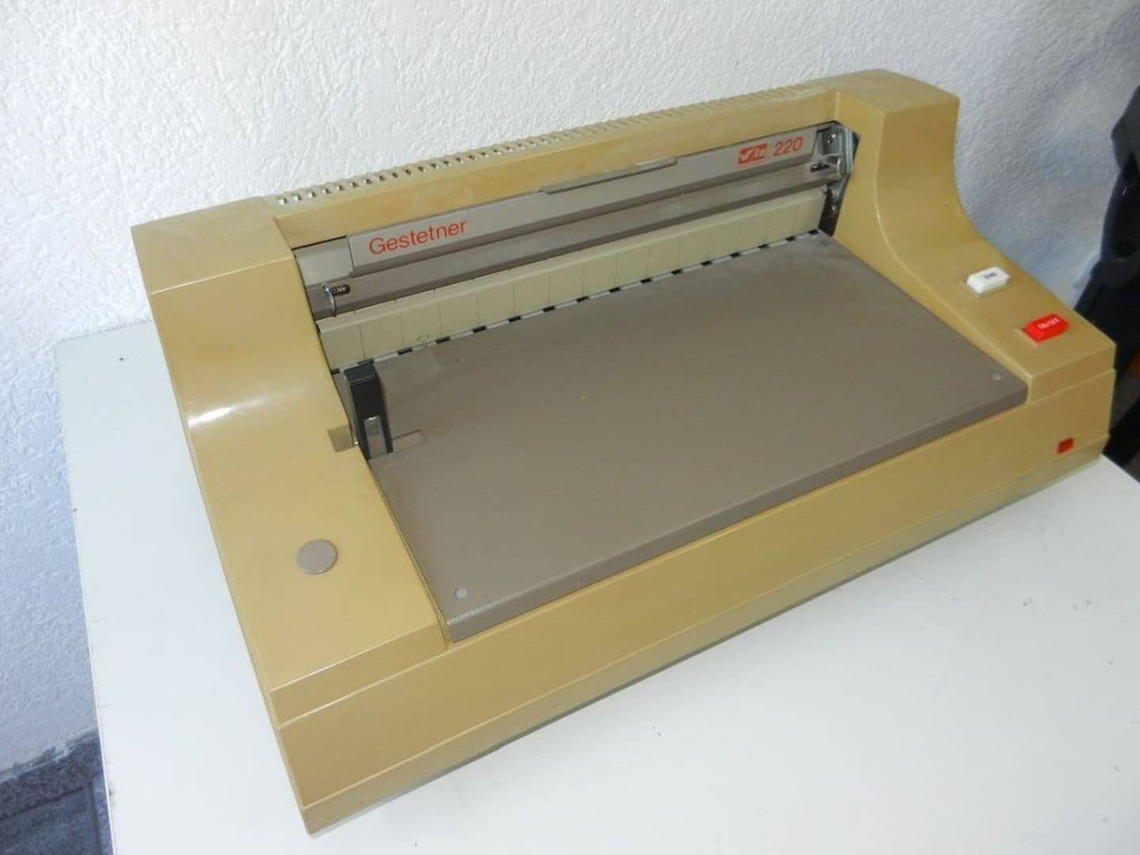 Gestetner 220 - Viazací stroj: obrázok 5 Gestetner 220 - Viazací stroj: obrázok 5