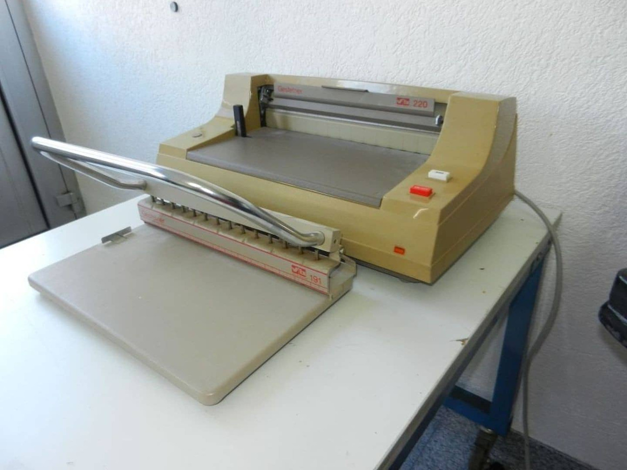 Gestetner 220 - Viazací stroj: obrázok 3 Gestetner 220 - Viazací stroj: obrázok 3