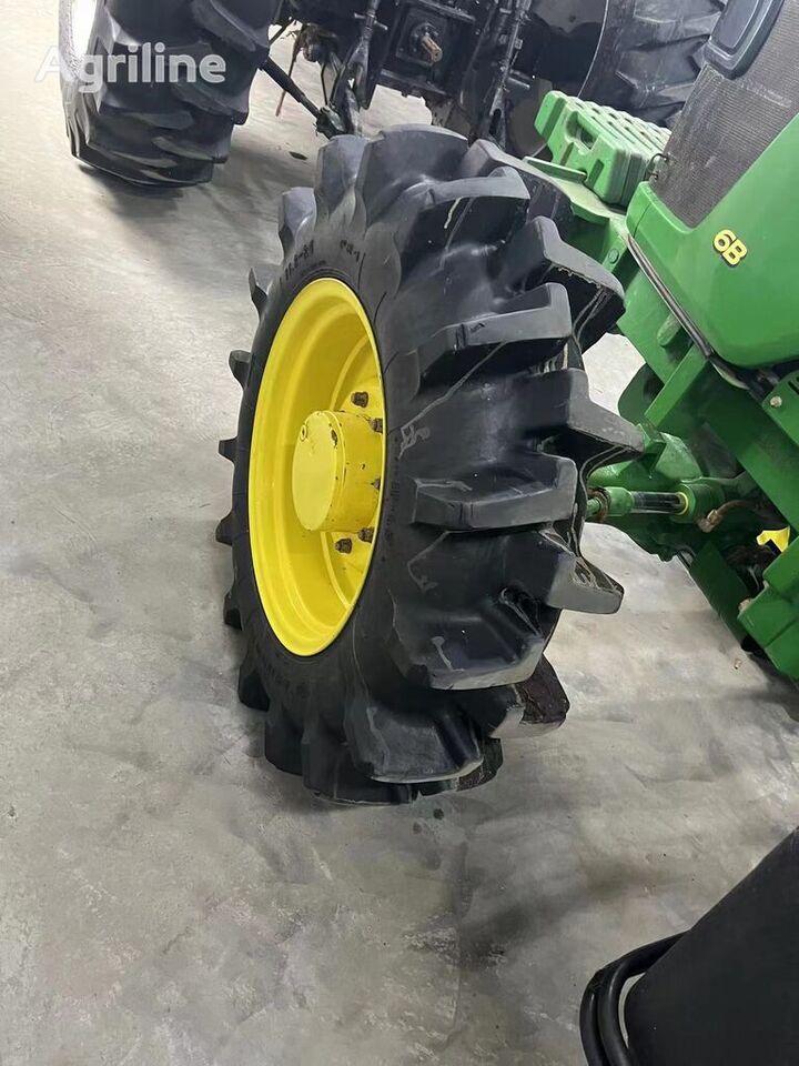 John Deere 1404 - Traktor: obrázok 2 John Deere 1404 - Traktor: obrázok 2