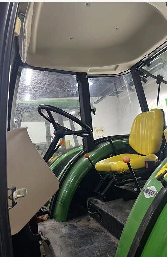 John Deere 1404 - Traktor: obrázok 3 John Deere 1404 - Traktor: obrázok 3