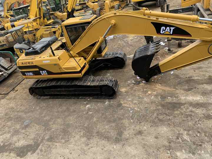 20Tons excavator Used CAT Excavator 320D 320B 320BL 320C 320CL On sale - Pásové rýpadlo: obrázok 4 20Tons excavator Used CAT Excavator 320D 320B 320BL 320C 320CL On sale - Pásové rýpadlo: obrázok 4