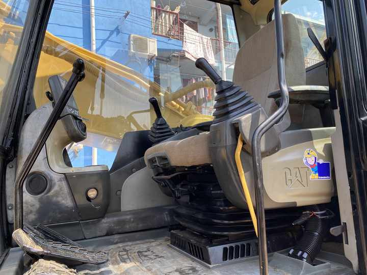 30 Ton Heavy Excavator Japan Origin Cat 330d 330dl 330d2 Fairly Used Caterpillar Mining Excavator With Jack Hammer In Shanghai - Pásové rýpadlo: obrázok 5 30 Ton Heavy Excavator Japan Origin Cat 330d 330dl 330d2 Fairly Used Caterpillar Mining Excavator With Jack Hammer In Shanghai - Pásové rýpadlo: obrázok 5
