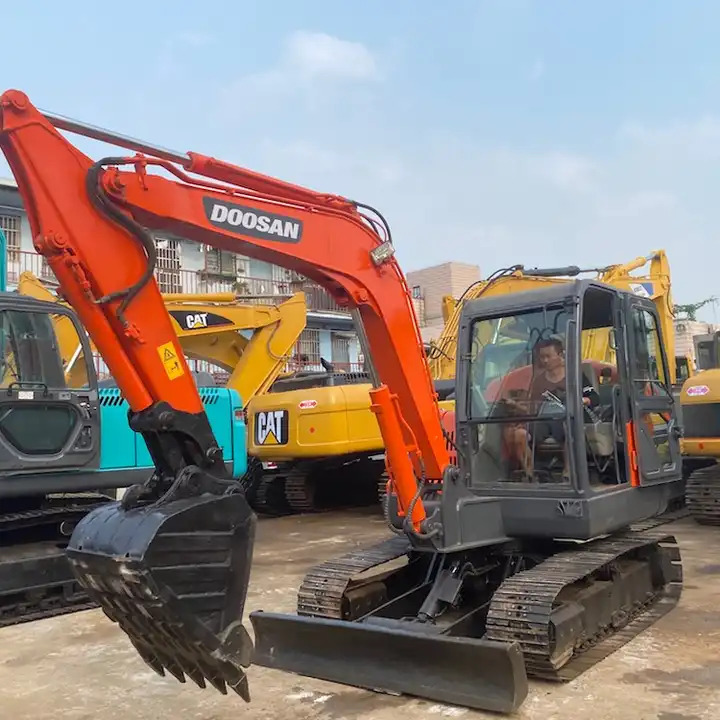 90% new Korea Doosan 6ton dx60 dx55 dx75 excavator - Pásové rýpadlo: obrázok 2 90% new Korea Doosan 6ton dx60 dx55 dx75 excavator - Pásové rýpadlo: obrázok 2