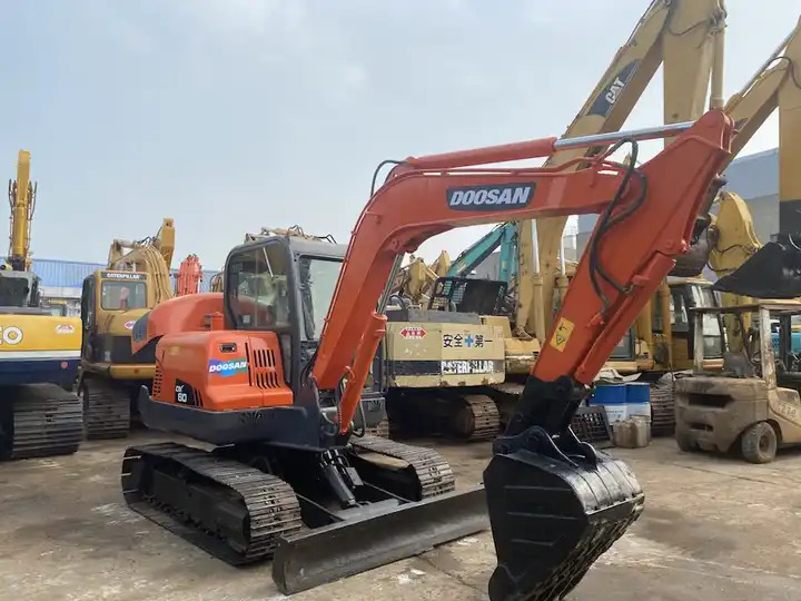 90% new Korea Doosan 6ton dx60 dx55 dx75 excavator - Pásové rýpadlo: obrázok 4 90% new Korea Doosan 6ton dx60 dx55 dx75 excavator - Pásové rýpadlo: obrázok 4