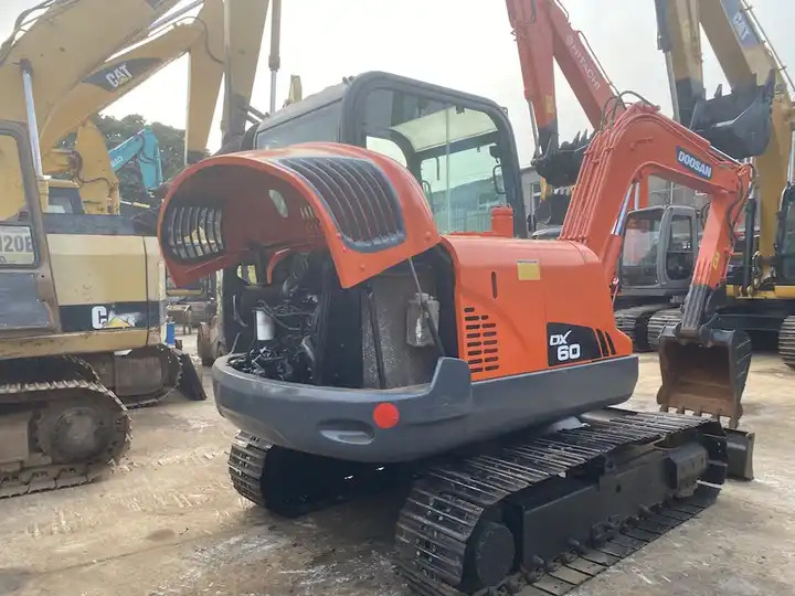 90% new Korea Doosan 6ton dx60 dx55 dx75 excavator - Pásové rýpadlo: obrázok 3 90% new Korea Doosan 6ton dx60 dx55 dx75 excavator - Pásové rýpadlo: obrázok 3