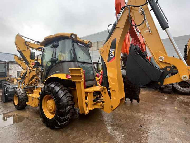 Backhoe loader CAT 420F loader used cheap CAT 420F loader and digger in good running condition on sale - Rýpadlo-nakladač: obrázok 4 Backhoe loader CAT 420F loader used cheap CAT 420F loader and digger in good running condition on sale - Rýpadlo-nakladač: obrázok 4