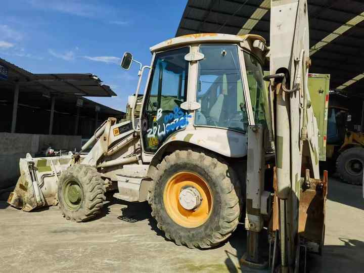 Backhoe loader JCB 3CX 4*4 tlb loader UKmade, used cheap JCB 3CX retro loader and digger - Rýpadlo-nakladač: obrázok 4 Backhoe loader JCB 3CX 4*4 tlb loader UKmade, used cheap JCB 3CX retro loader and digger - Rýpadlo-nakladač: obrázok 4