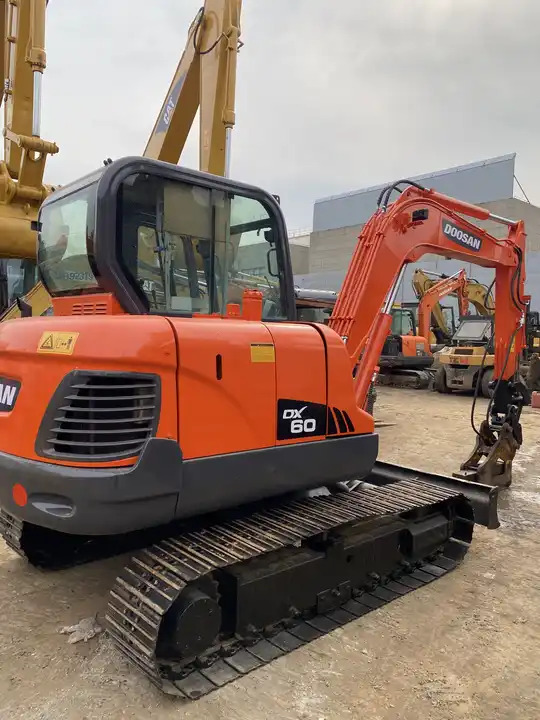 Best Price For 6t Mini Excavator,Small Excavating Machine Korea Doosan Used Excavators Doosan Dx60 For Sale In Shanghai - Pásové rýpadlo: obrázok 3 Best Price For 6t Mini Excavator,Small Excavating Machine Korea Doosan Used Excavators Doosan Dx60 For Sale In Shanghai - Pásové rýpadlo: obrázok 3