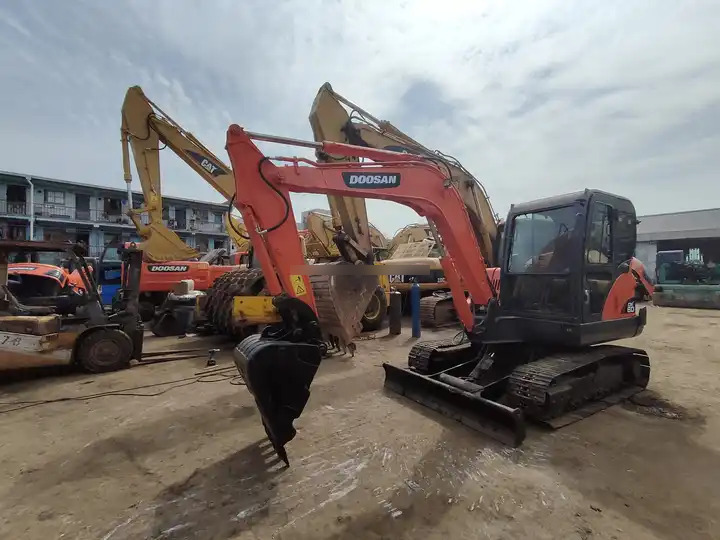 Doosan DX60 Mini Wheel Excavator for Sale Provided Korea Good Construction Original Korea Doosan Engine 6 T,6 Ton in stock - Pásové rýpadlo: obrázok 4 Doosan DX60 Mini Wheel Excavator for Sale Provided Korea Good Construction Original Korea Doosan Engine 6 T,6 Ton in stock - Pásové rýpadlo: obrázok 4