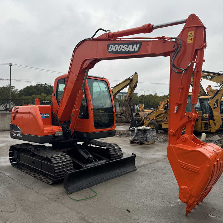 Doosan DX75-9C Used Excavator Crawler Second Hand Korean Engine DX75-9C Small Digger for Home or Farm - Pásové rýpadlo: obrázok 1 Doosan DX75-9C Used Excavator Crawler Second Hand Korean Engine DX75-9C Small Digger for Home or Farm - Pásové rýpadlo: obrázok 1