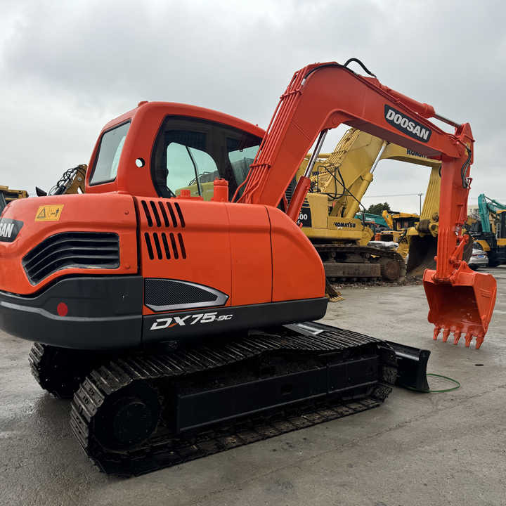 Doosan DX75-9C Used Excavator Crawler Second Hand Korean Engine DX75-9C Small Digger for Home or Farm - Pásové rýpadlo: obrázok 1 Doosan DX75-9C Used Excavator Crawler Second Hand Korean Engine DX75-9C Small Digger for Home or Farm - Pásové rýpadlo: obrázok 1