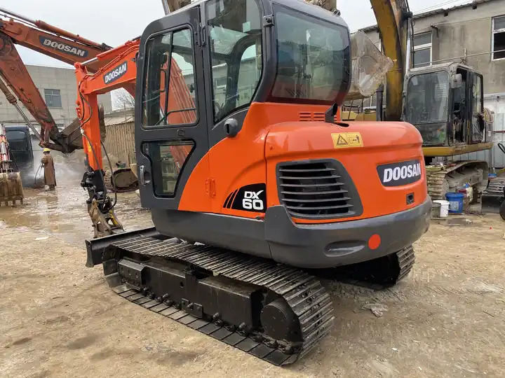 Good Sales 6t Mini Excavator,Small Excavating Machine Korea Doosan Used Excavators Doosan Dx60 For Sale With Nice Work Condition - Pásové rýpadlo: obrázok 3 Good Sales 6t Mini Excavator,Small Excavating Machine Korea Doosan Used Excavators Doosan Dx60 For Sale With Nice Work Condition - Pásové rýpadlo: obrázok 3