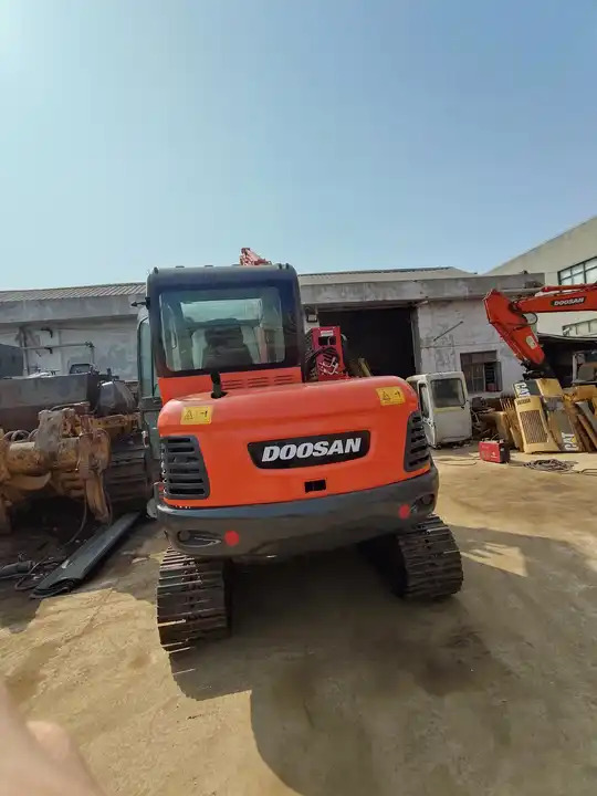 High Quality 6t Mini Excavator,Small Excavating Machine Korea Doosan Used Excavators Doosan Dx60 For Sale - Pásové rýpadlo: obrázok 4 High Quality 6t Mini Excavator,Small Excavating Machine Korea Doosan Used Excavators Doosan Dx60 For Sale - Pásové rýpadlo: obrázok 4