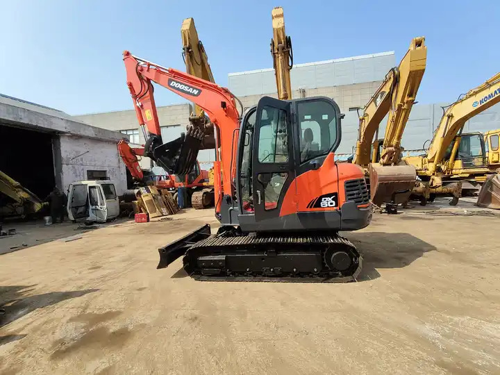 High Quality Hot Sale Used 6t Mini Excavator Original Korea Doosan Used Excavators Doosan Dx60 With Good Performance - Pásové rýpadlo: obrázok 3 High Quality Hot Sale Used 6t Mini Excavator Original Korea Doosan Used Excavators Doosan Dx60 With Good Performance - Pásové rýpadlo: obrázok 3