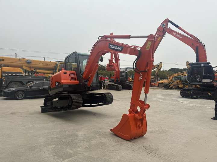 High Quality and Low Price Used Doosan Dx60 Dx75 Dx80 Crawler Excavator in Good Condition 6-ton Mini 6t Excavator for Sale - Pásové rýpadlo: obrázok 5 High Quality and Low Price Used Doosan Dx60 Dx75 Dx80 Crawler Excavator in Good Condition 6-ton Mini 6t Excavator for Sale - Pásové rýpadlo: obrázok 5