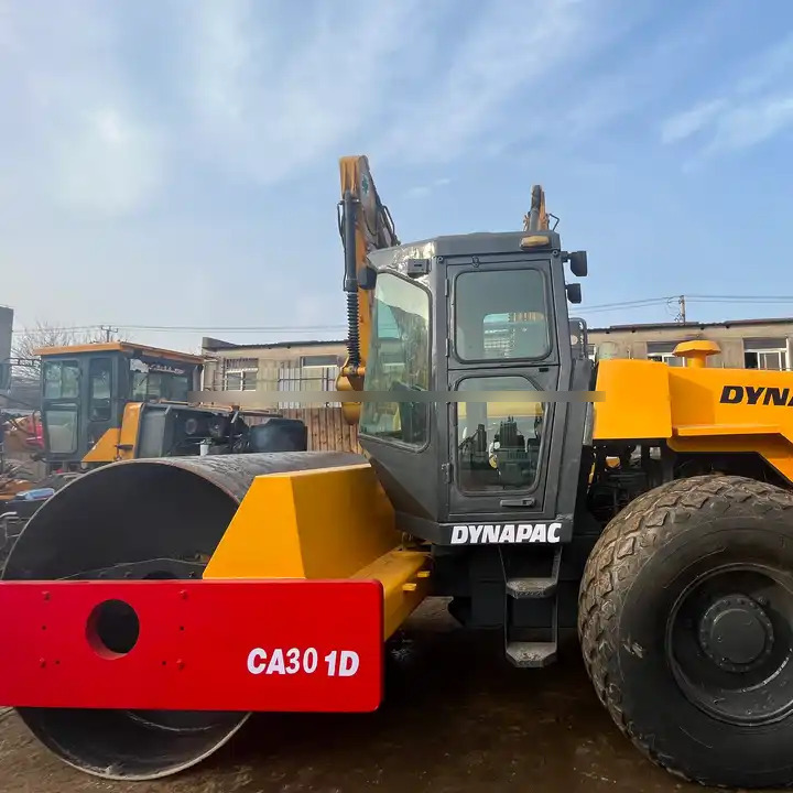 Hot-Selling Used Dynapac Ca30d Road Roller In Stock Good Condition And Quality Assurance Low Price And Low Working Hours On Sale - Cestný valec: obrázok 1 Hot-Selling Used Dynapac Ca30d Road Roller In Stock Good Condition And Quality Assurance Low Price And Low Working Hours On Sale - Cestný valec: obrázok 1