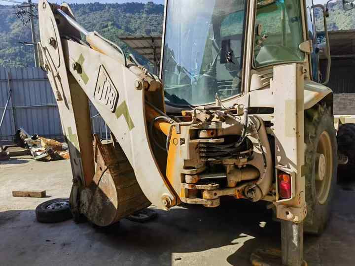 Hot sale Backhoe loader JCB 3CX 4*4 tlb loader UKmade, used cheap JCB 3CX retro loader and digger - Rýpadlo-nakladač: obrázok 3 Hot sale Backhoe loader JCB 3CX 4*4 tlb loader UKmade, used cheap JCB 3CX retro loader and digger - Rýpadlo-nakladač: obrázok 3
