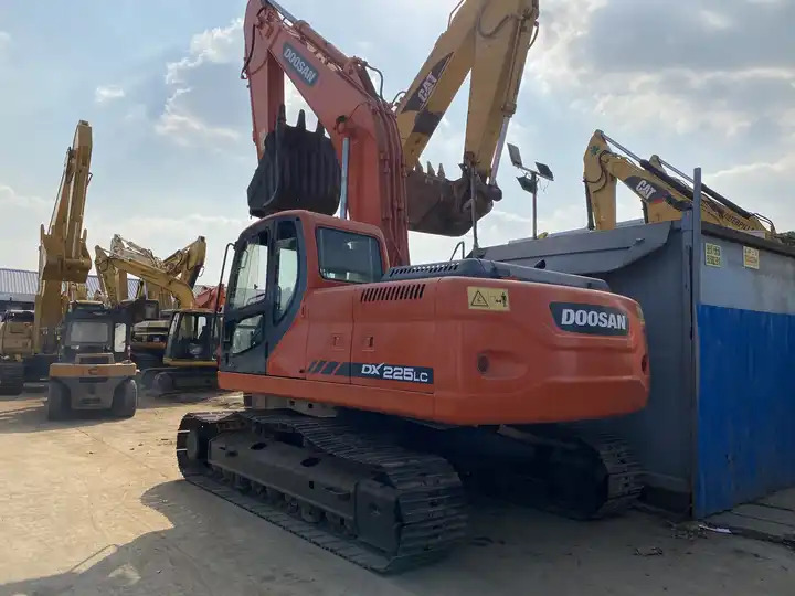 Korea Used Excavator 20ton Doosan Dx225 Dx220 Dx200 Hydraulic Crawler Second Hand Doosan 20ton 22ton Excavator - Rýpadlo: obrázok 4 Korea Used Excavator 20ton Doosan Dx225 Dx220 Dx200 Hydraulic Crawler Second Hand Doosan 20ton 22ton Excavator - Rýpadlo: obrázok 4