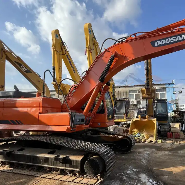 Low running hours Used Machinery Doosan300 dx300lc Hydraulic Crawler Backhoe Digger 30ton Used Excavator Doosan DX300LC - Pásové rýpadlo: obrázok 1 Low running hours Used Machinery Doosan300 dx300lc Hydraulic Crawler Backhoe Digger 30ton Used Excavator Doosan DX300LC - Pásové rýpadlo: obrázok 1