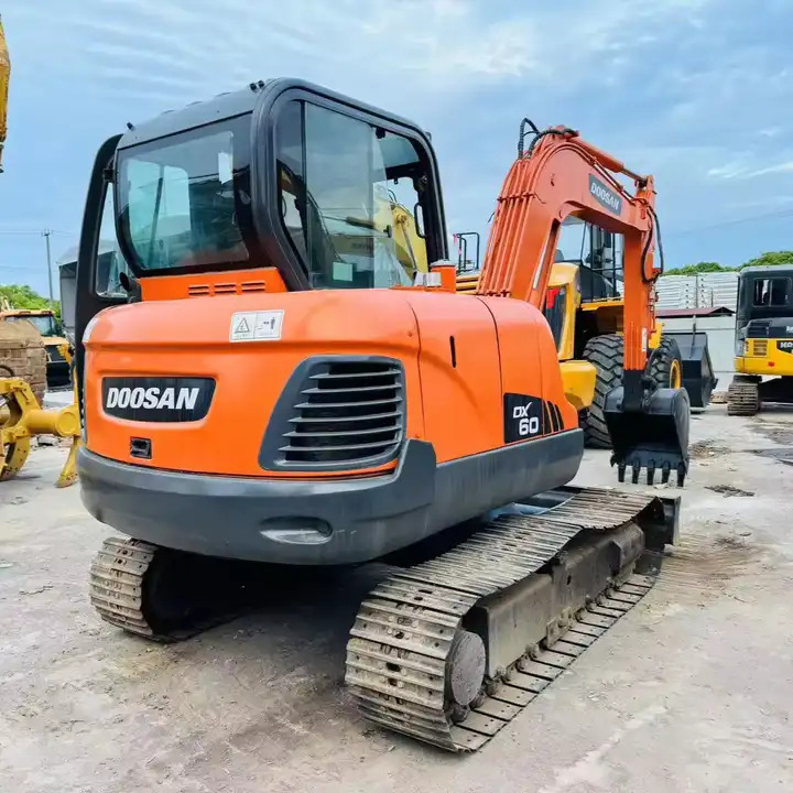 Nice Performance 6t Small Used Excavator,Original Korea Doosan Used Excavators Doosan Dx60 For Sale In Shanghai - Pásové rýpadlo: obrázok 2 Nice Performance 6t Small Used Excavator,Original Korea Doosan Used Excavators Doosan Dx60 For Sale In Shanghai - Pásové rýpadlo: obrázok 2