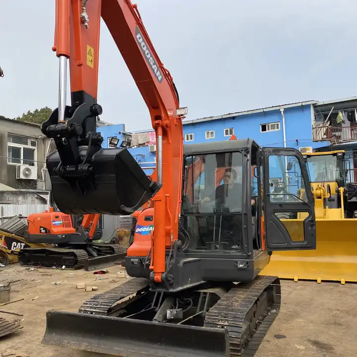 Original 6ton Doosan Dx60 used Hydraulic Crawler mini Excavator Doosan DX60 Excavator in Stock - Pásové rýpadlo: obrázok 1 Original 6ton Doosan Dx60 used Hydraulic Crawler mini Excavator Doosan DX60 Excavator in Stock - Pásové rýpadlo: obrázok 1