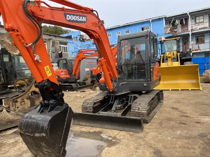 Original 6ton Doosan Dx60 used Hydraulic Crawler mini Excavator Doosan DX60 Excavator in Stock - Pásové rýpadlo: obrázok 3 Original 6ton Doosan Dx60 used Hydraulic Crawler mini Excavator Doosan DX60 Excavator in Stock - Pásové rýpadlo: obrázok 3