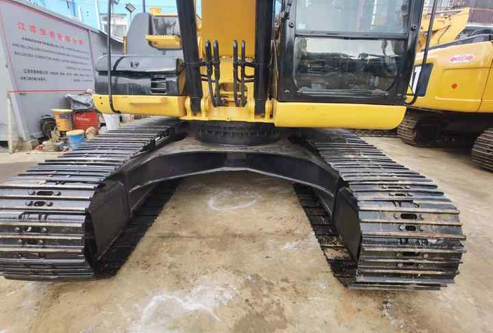 Original Caterpillar Excavator Parts,Low Working Hours Of Used Excavator Cat320,320b,320c,320d,320dl,320d2 For Sale In Shanghai - Pásové rýpadlo: obrázok 4 Original Caterpillar Excavator Parts,Low Working Hours Of Used Excavator Cat320,320b,320c,320d,320dl,320d2 For Sale In Shanghai - Pásové rýpadlo: obrázok 4