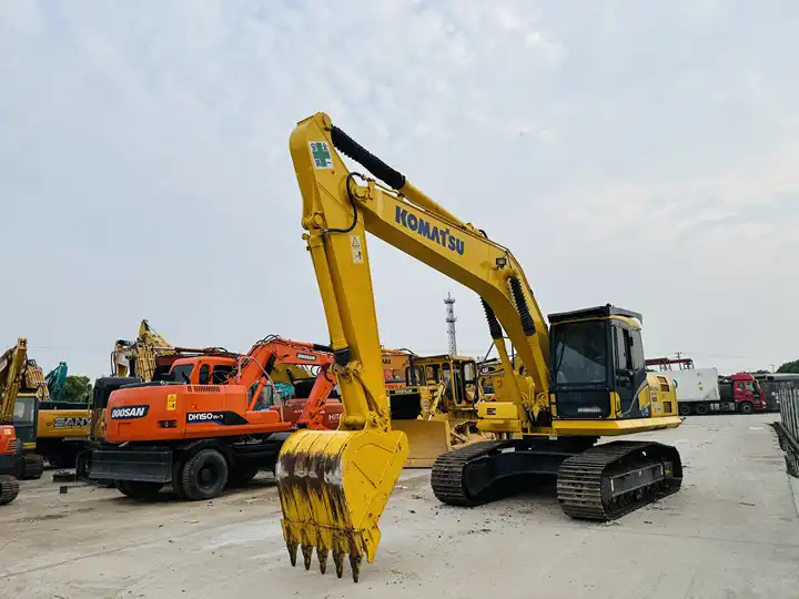 Original Japan Used Crawler Excavator Komatsu Pc200lc-7 Pc220lc-7 A/c Cabin In Shanghai - Pásové rýpadlo: obrázok 4 Original Japan Used Crawler Excavator Komatsu Pc200lc-7 Pc220lc-7 A/c Cabin In Shanghai - Pásové rýpadlo: obrázok 4