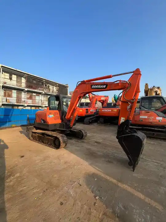 Original Top Sale High Performance Slightly Used Doosan Dx60 Tracked Excavator For Landscaping In Shanghai - Pásové rýpadlo: obrázok 5 Original Top Sale High Performance Slightly Used Doosan Dx60 Tracked Excavator For Landscaping In Shanghai - Pásové rýpadlo: obrázok 5